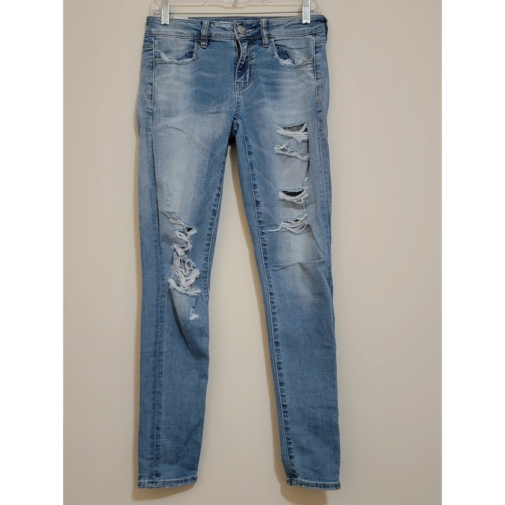 American Eagle Outfitters Women's Light Wash Distressed Skinny Jeans Size 2‎